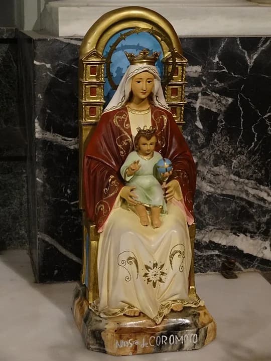 Imagen de la Virgen de Coromoto entronizada